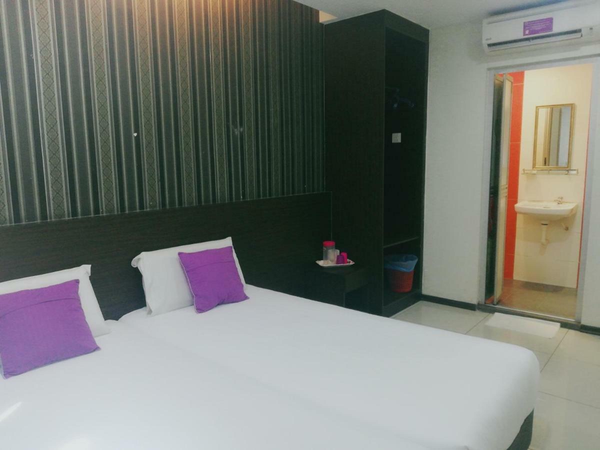 Remember Hotel Bukit Gambir Exterior foto